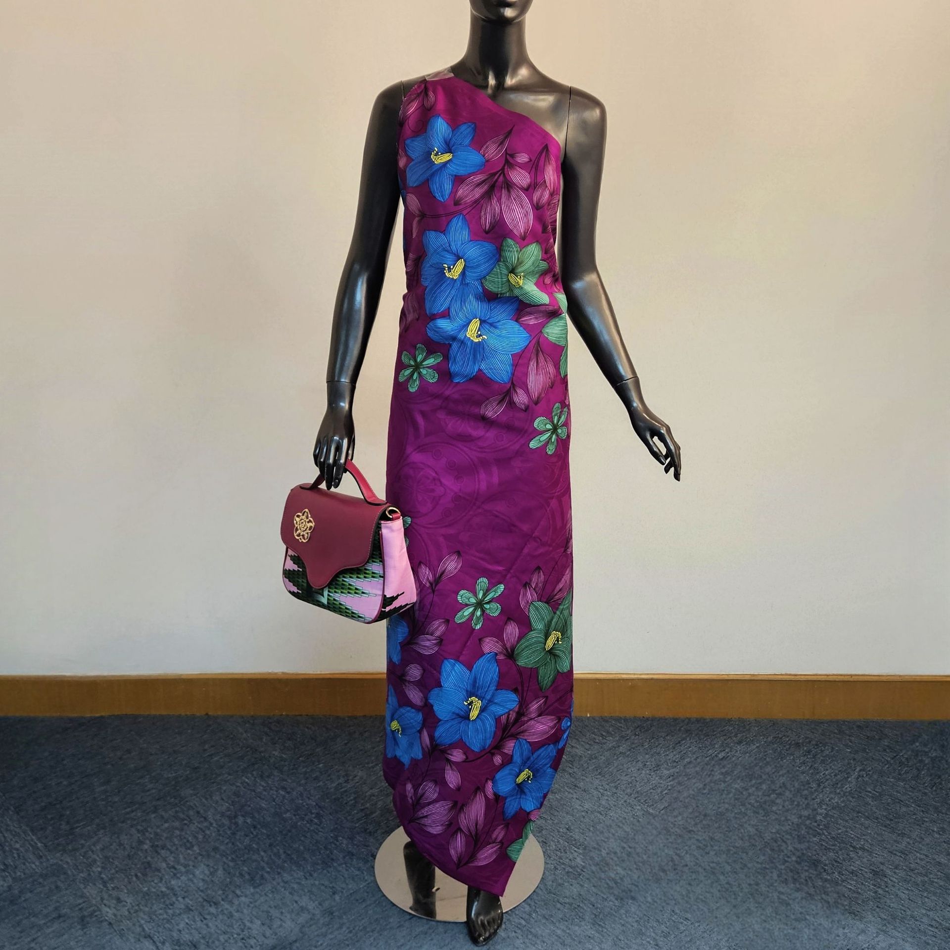 Sewing Batik Fabric - الأزهار المطبوعة على الأرجواني الأزرق القطن