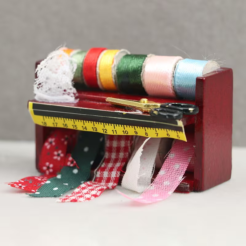 صندوق خياطة مصغر لبيت الدمى مع - مراجعة Sewing Factory وسعره