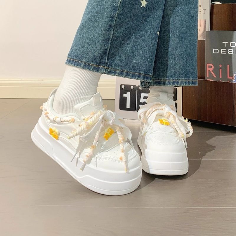 أحذية رياضية نسائية بيضاء جديد - مراجعة Sewing New وسعره